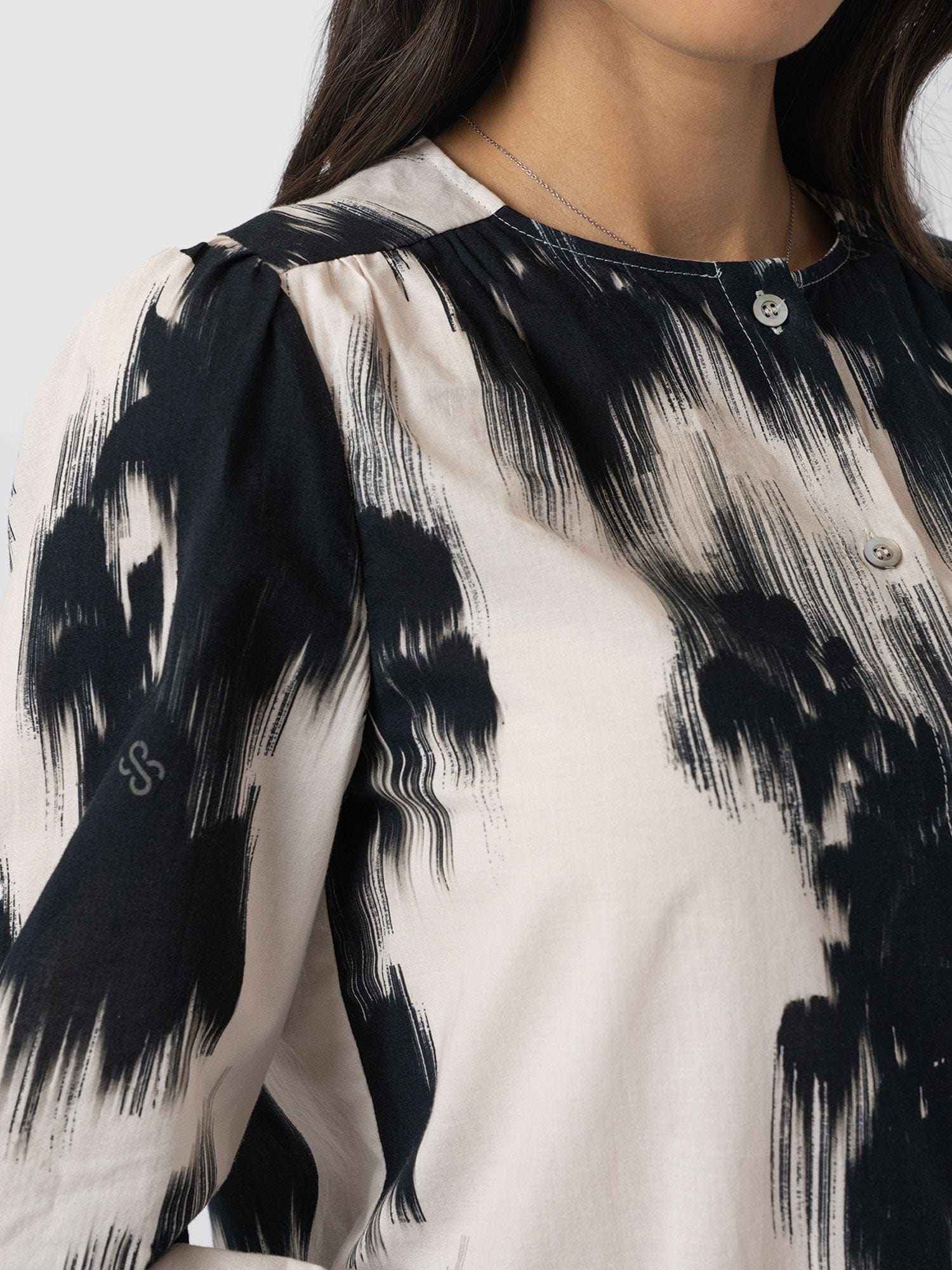 Amelie Blouse - White Fade Floral - Women's Blouses | Saint + Sofia® USA